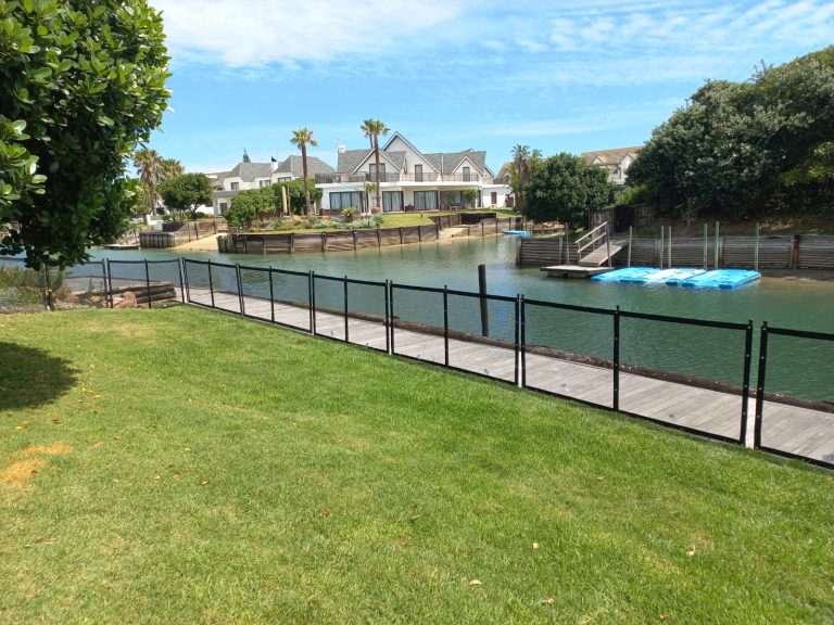 Child & Animal Safety Pool Fencing 4